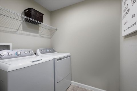 House in Lakeland, Florida 4 bedrooms, 176.05 sq.m. № 2258765 - photo 15