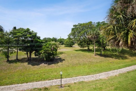 Condo in Lauderhill, Florida, 2 bedrooms  № 1713456 - photo 13