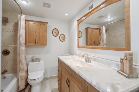 Condo in Lauderhill, Florida, 2 bedrooms  № 1713456 - photo 10
