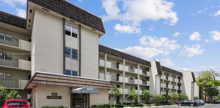 Condo in Lauderhill, Florida, 2 bedrooms  № 1713456