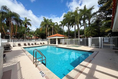 Снять в аренду таунхаус в Майами, Флорида 3 спальни, 124.12м2, № 2055987 - фото 27