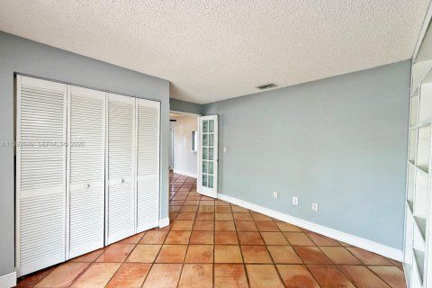 Снять в аренду таунхаус в Майами, Флорида 3 спальни, 124.12м2, № 2055987 - фото 19