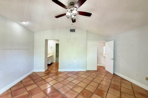 Снять в аренду таунхаус в Майами, Флорида 3 спальни, 124.12м2, № 2055987 - фото 11