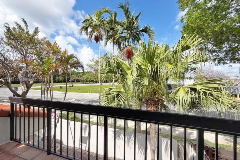 Снять в аренду таунхаус в Майами, Флорида 3 спальни, 124.12м2, № 2055987 - фото 13