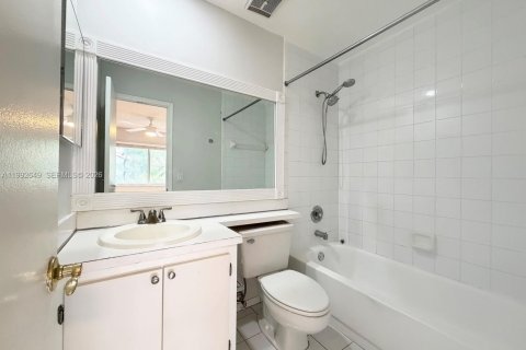 Снять в аренду таунхаус в Майами, Флорида 3 спальни, 124.12м2, № 2055987 - фото 23