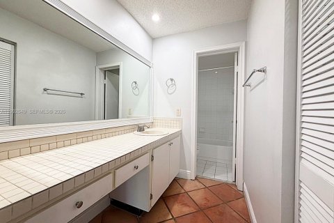 Снять в аренду таунхаус в Майами, Флорида 3 спальни, 124.12м2, № 2055987 - фото 14