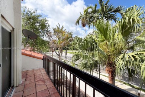 Снять в аренду таунхаус в Майами, Флорида 3 спальни, 124.12м2, № 2055987 - фото 12