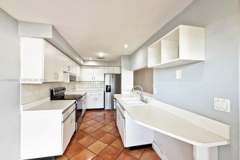 Снять в аренду таунхаус в Майами, Флорида 3 спальни, 124.12м2, № 2055987 - фото 7