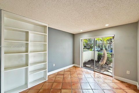 Снять в аренду таунхаус в Майами, Флорида 3 спальни, 124.12м2, № 2055987 - фото 18