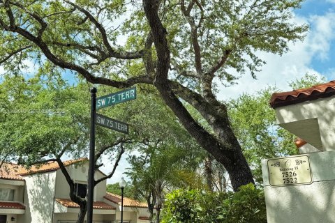 Снять в аренду таунхаус в Майами, Флорида 3 спальни, 124.12м2, № 2055987 - фото 30