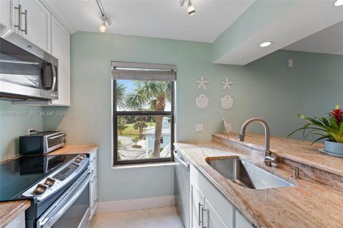 Condominio en alquiler en Hutchinson Island South, Florida, 1 dormitorio, 68.75 m2 № 2054309 - foto 8