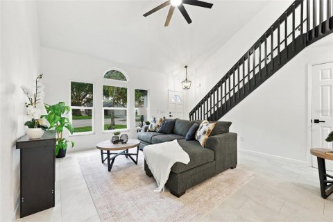 Villa ou maison à vendre à Lake Mary, Floride: 4 chambres, 161.56 m2 № 2396751 - photo 4