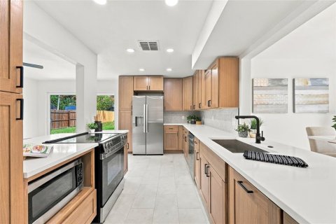 Villa ou maison à vendre à Lake Mary, Floride: 4 chambres, 161.56 m2 № 2396751 - photo 10