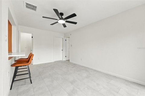 Villa ou maison à vendre à Lake Mary, Floride: 4 chambres, 161.56 m2 № 2396751 - photo 15