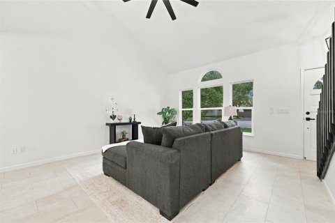 Villa ou maison à vendre à Lake Mary, Floride: 4 chambres, 161.56 m2 № 2396751 - photo 6