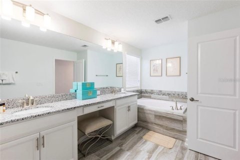 House in Four Corners, Florida 5 bedrooms, 286.23 sq.m. № 2396154 - photo 10