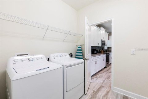 House in Four Corners, Florida 5 bedrooms, 286.23 sq.m. № 2396154 - photo 24