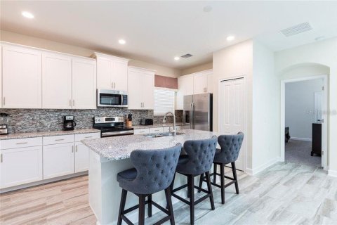 House in Four Corners, Florida 5 bedrooms, 286.23 sq.m. № 2396154 - photo 6