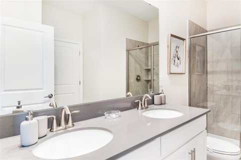 Casa en venta en Kissimmee, Florida, 8 dormitorios, 398.46 m2 № 1740448 - foto 16