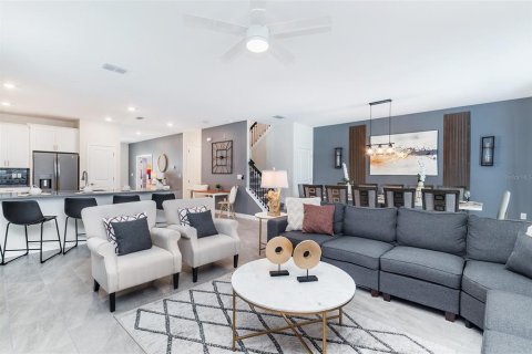 Casa en venta en Kissimmee, Florida, 8 dormitorios, 398.46 m2 № 1740448 - foto 3