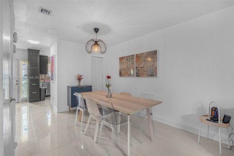 Townhouse in North Miami Beach, Florida 3 bedrooms, 109.81 sq.m. № 1814199 - photo 2