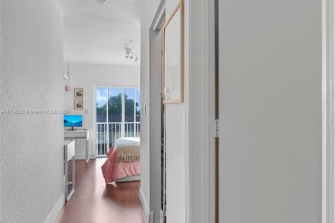 Townhouse in North Miami Beach, Florida 3 bedrooms, 109.81 sq.m. № 1814199 - photo 15