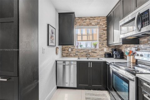 Townhouse in North Miami Beach, Florida 3 bedrooms, 109.81 sq.m. № 1814199 - photo 7