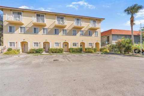 Townhouse in North Miami Beach, Florida 3 bedrooms, 109.81 sq.m. № 1814199 - photo 29