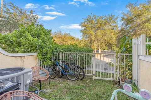 Townhouse in North Miami Beach, Florida 3 bedrooms, 109.81 sq.m. № 1814199 - photo 30