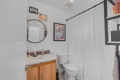 Townhouse in North Miami Beach, Florida 3 bedrooms, 109.81 sq.m. № 1814199 - photo 14