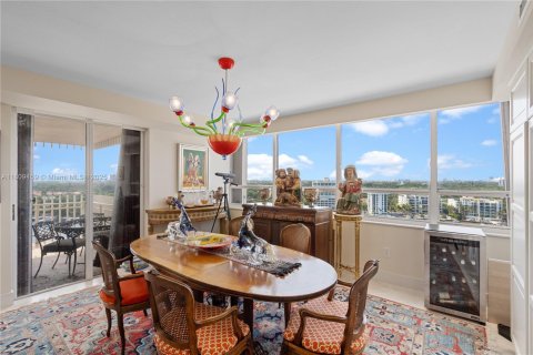 Condo in Miami, Florida, 3 bedrooms  № 1977194 - photo 7