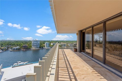 Condo in Miami, Florida, 3 bedrooms  № 1977194 - photo 27