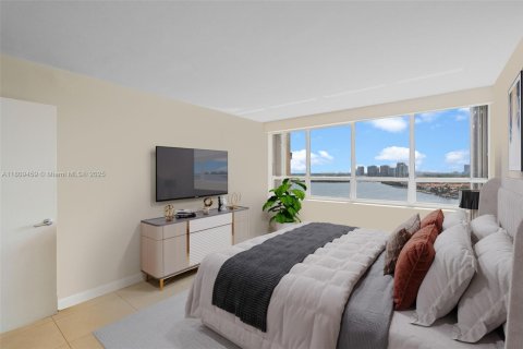 Condo in Miami, Florida, 3 bedrooms  № 1977194 - photo 18