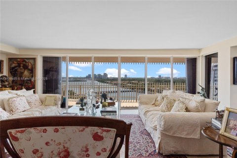 Condo in Miami, Florida, 3 bedrooms  № 1977194 - photo 4