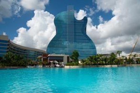 Casa en alquiler en Hollywood, Florida, 3 dormitorios, 149.39 m2 № 1231219 - foto 1
