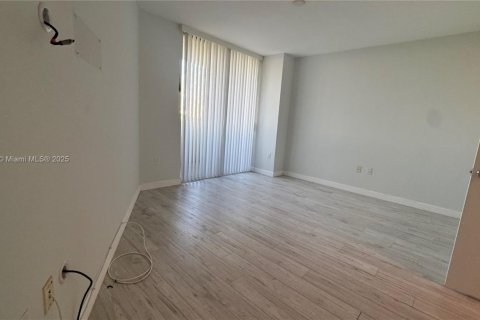 Condominio en alquiler en Aventura, Florida, 1 dormitorio, 79.9 m2 № 1898138 - foto 10