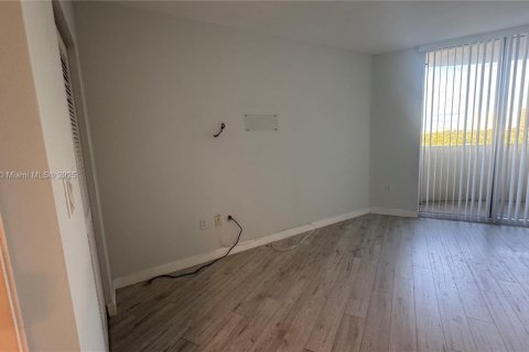 Condominio en alquiler en Aventura, Florida, 1 dormitorio, 79.9 m2 № 1898138 - foto 11
