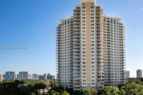 Condominio en alquiler en Aventura, Florida, 1 dormitorio, 79.9 m2 № 1898138 - foto 1