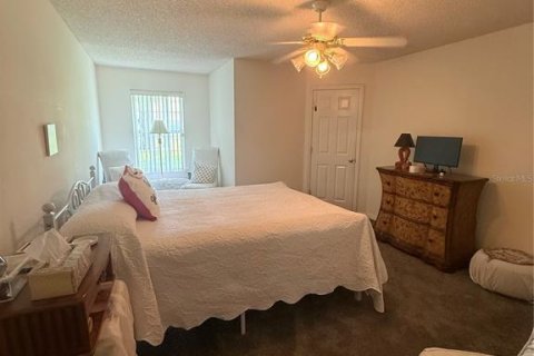 House in Palm Coast, Florida 4 bedrooms, 227.7 sq.m. № 2149904 - photo 9