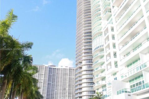 Copropriété à vendre à Miami, Floride: 1 chambre, 73.49 m2 № 2286139 - photo 2