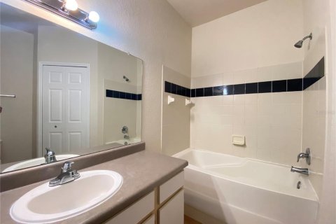 Condo in Orlando, Florida, 2 bedrooms  № 2213312 - photo 17