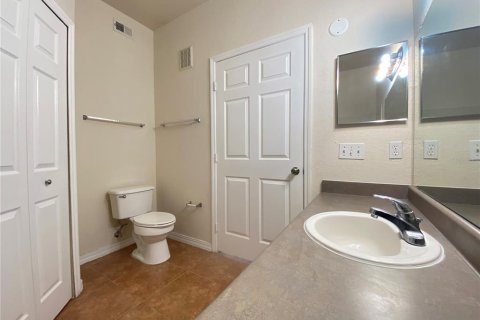 Condo in Orlando, Florida, 2 bedrooms  № 2213312 - photo 15