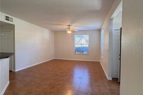 Condo in Orlando, Florida, 2 bedrooms  № 2213312 - photo 9