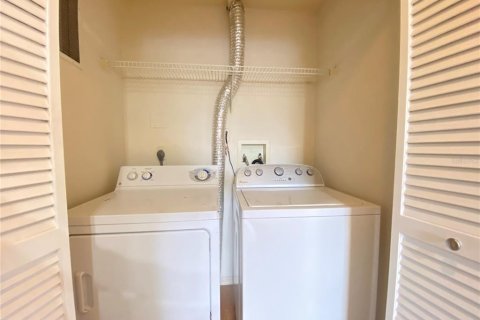 Condo in Orlando, Florida, 2 bedrooms  № 2213312 - photo 26