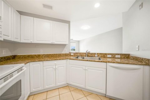 Condo in Punta Gorda, Florida, 2 bedrooms  № 651035 - photo 14