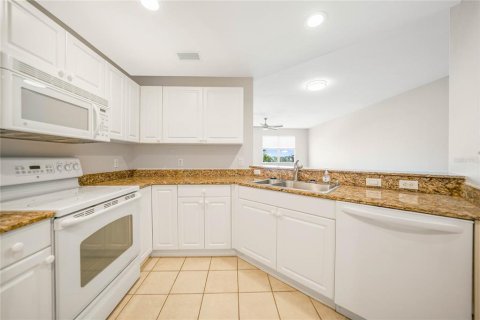 Condo in Punta Gorda, Florida, 2 bedrooms  № 651035 - photo 13
