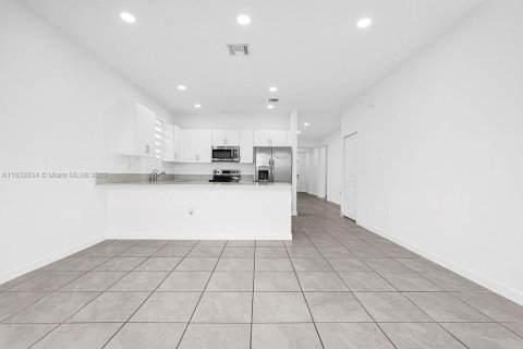 House in Miami, Florida 3 bedrooms, 173.73 sq.m. № 1943535 - photo 26