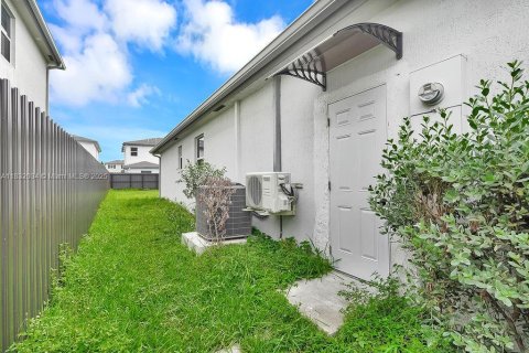 House in Miami, Florida 3 bedrooms, 173.73 sq.m. № 1943535 - photo 20