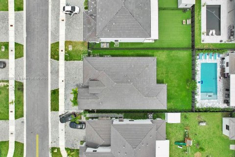 House in Miami, Florida 3 bedrooms, 173.73 sq.m. № 1943535 - photo 16