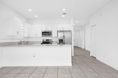 House in Miami, Florida 3 bedrooms, 173.73 sq.m. № 1943535 - photo 27